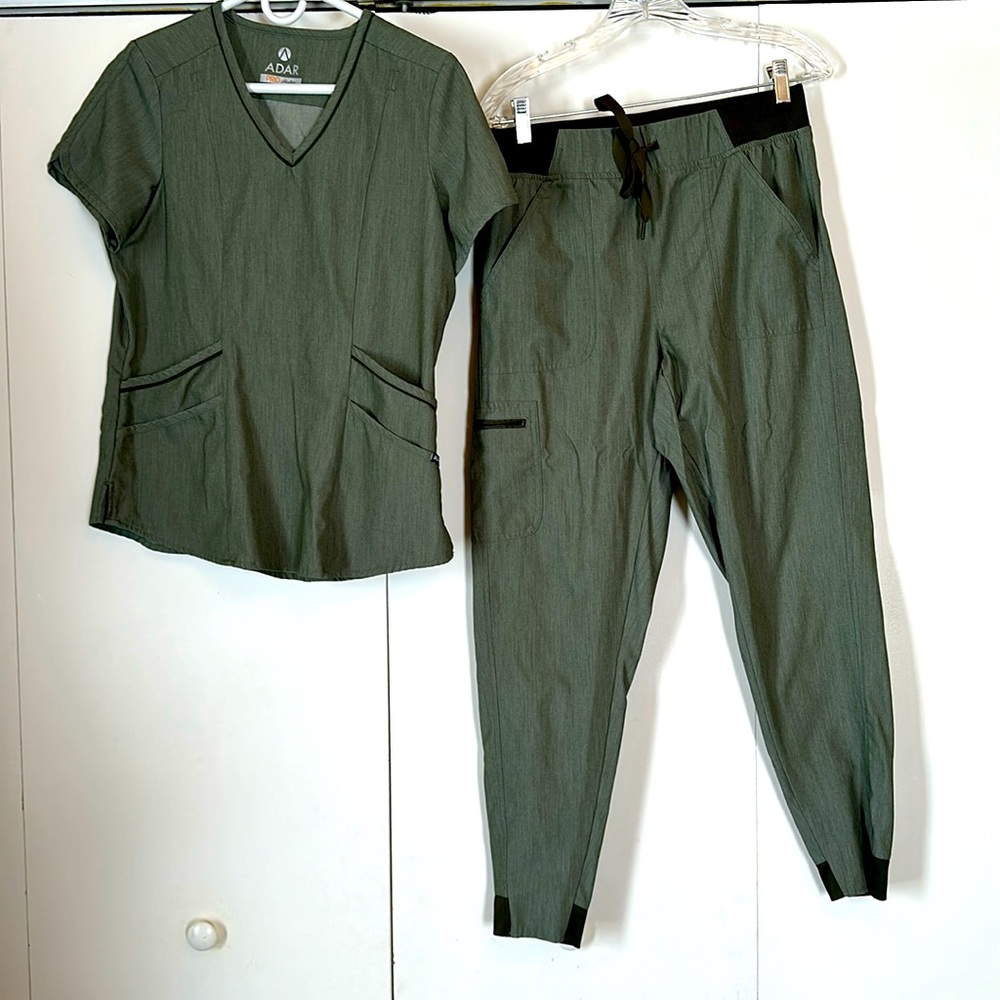 ADAR Women's Olive Scrub Set